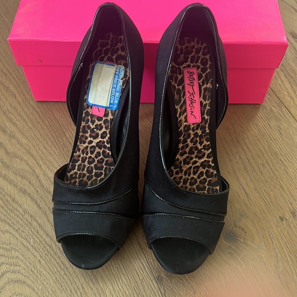 Betsey Johnson Women's Whitney 8 Worn Twice - Picture 6 of 9